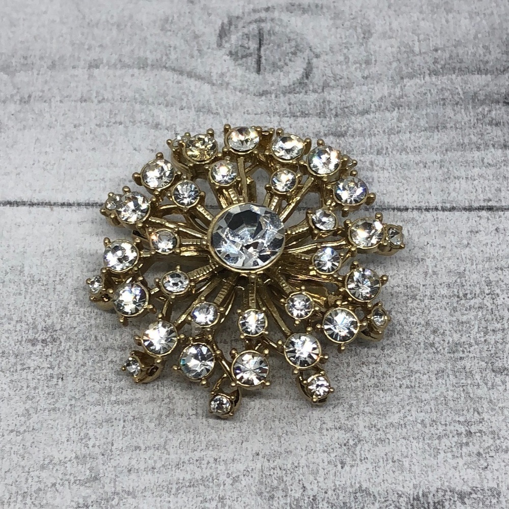 𝅺Vintage gold tone starburst dazzling rhinestone statement brooch pin